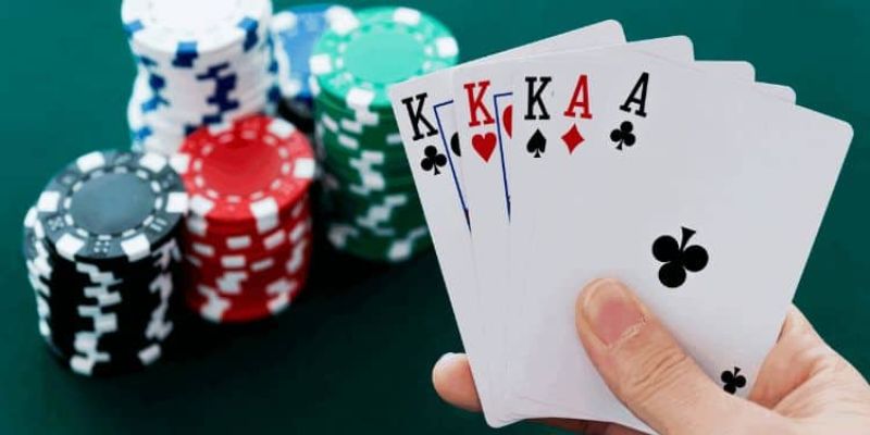 Tầm quan trọng của chiến thuật cù lũ trong game bài Poker